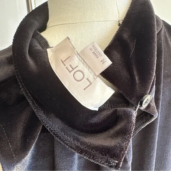 LOFT Black Sleeveless Muscle Tee - Picture 6 of 8